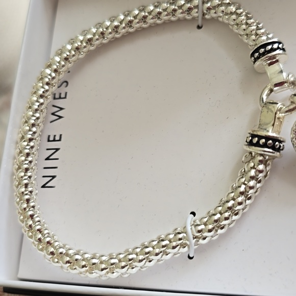 NINE WEST BRAND WOMEN'S FASHION JEWELRY BUNDLE OF 2 STRETCH BRACELETS - Picture 15 of 15